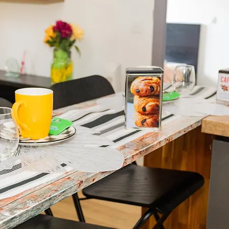 Apartment Cloud Nine, 5mins Orly Airport Athis-Mons