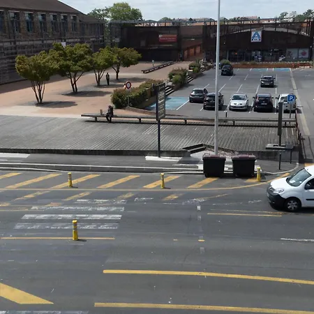 Cloud Nine, 5mins Orly Airport Apartment Athis-Mons